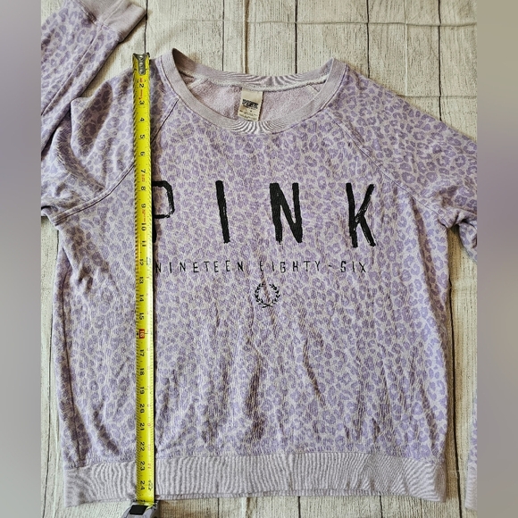 Victoria's Secret Pink Size Large• Lavender Leopard All Over Print Spellout Cozy - Picture 6 of 7